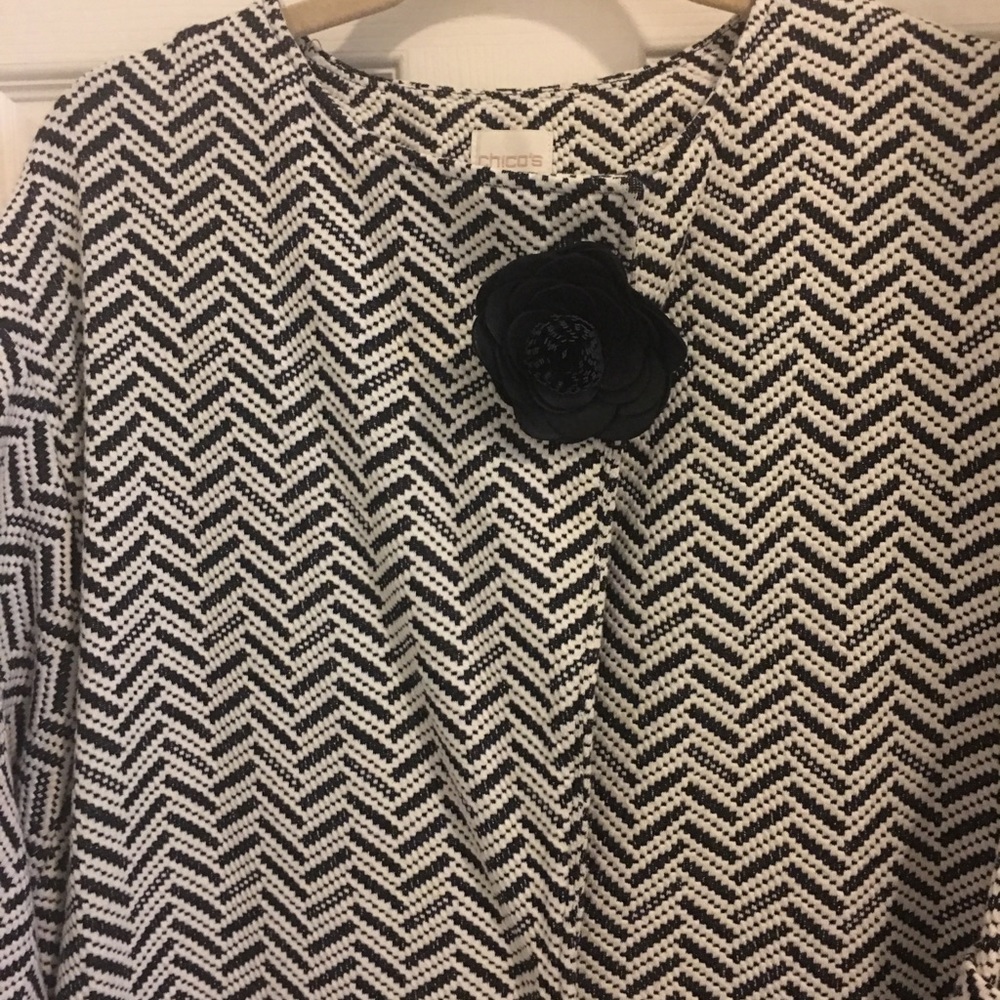Chico’s Sz 2 Black & White Retro Style Swing Coat
